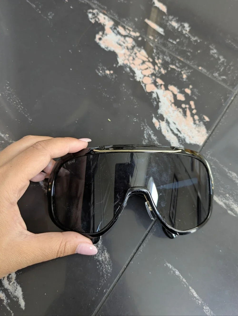 Bevi Oversized Shield Sunglasses